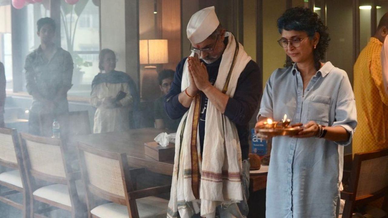 Aamir Khan was joined by his ex-wife Kiran Rao in the ‘kalash-puja’ rituals. They were joined by the staff members of ‘Aamir Khan Productions’. 